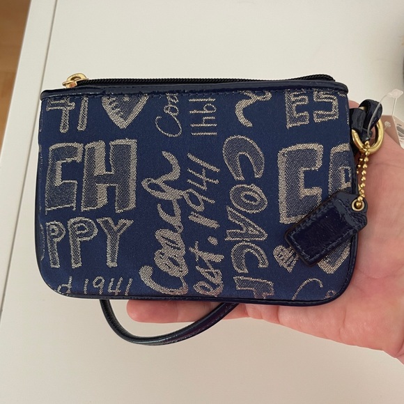 Coach- NWT vintage Poppy Wristlet - Navy/Gold - Picture 3 of 6